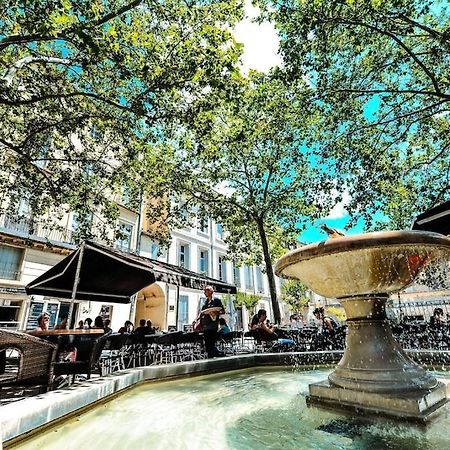 Appartement Climatise Avec Terrasse Et Parking Centre Ville Montpellier Exteriör bild