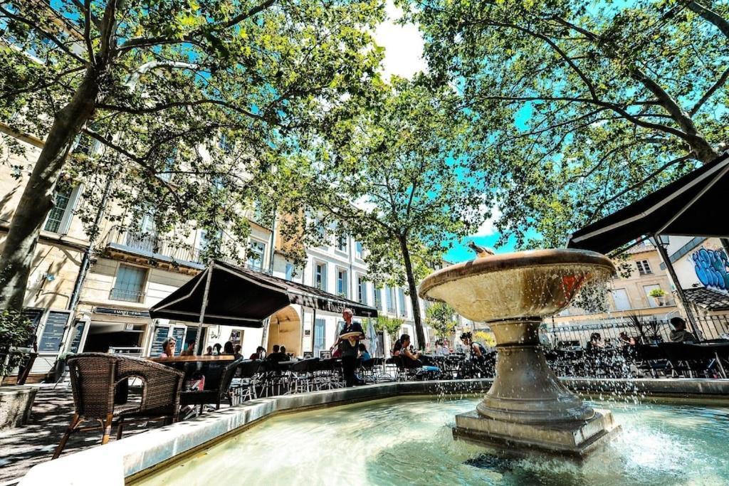 Appartement Climatise Avec Terrasse Et Parking Centre Ville Montpellier Exteriör bild